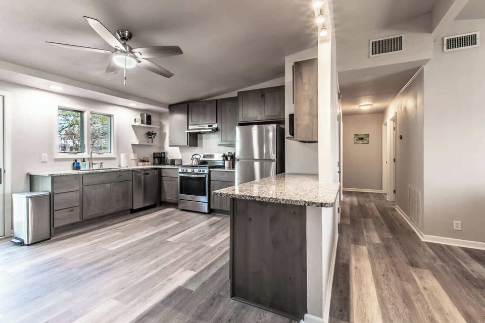 Full Kitchen 