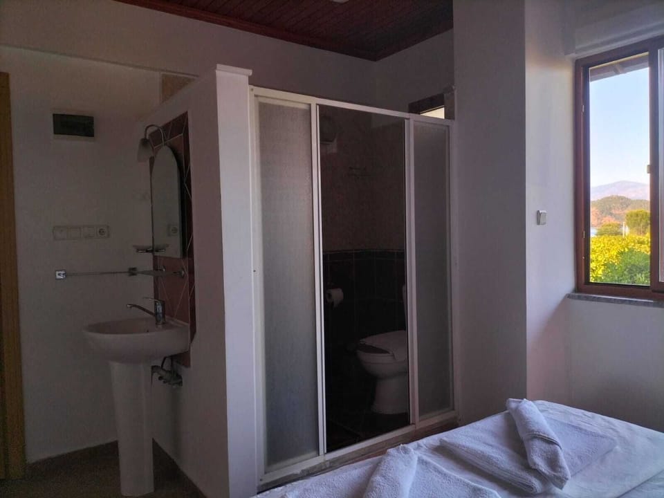 Classic Double Room, Balcony, Lake View | Desk, free WiFi