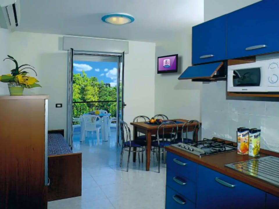 Autumn, Kitchen, Spring, Summer