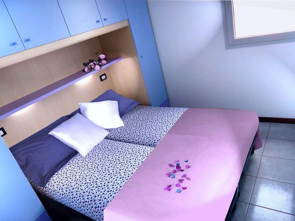 Autumn, Bedroom, Spring, Summer