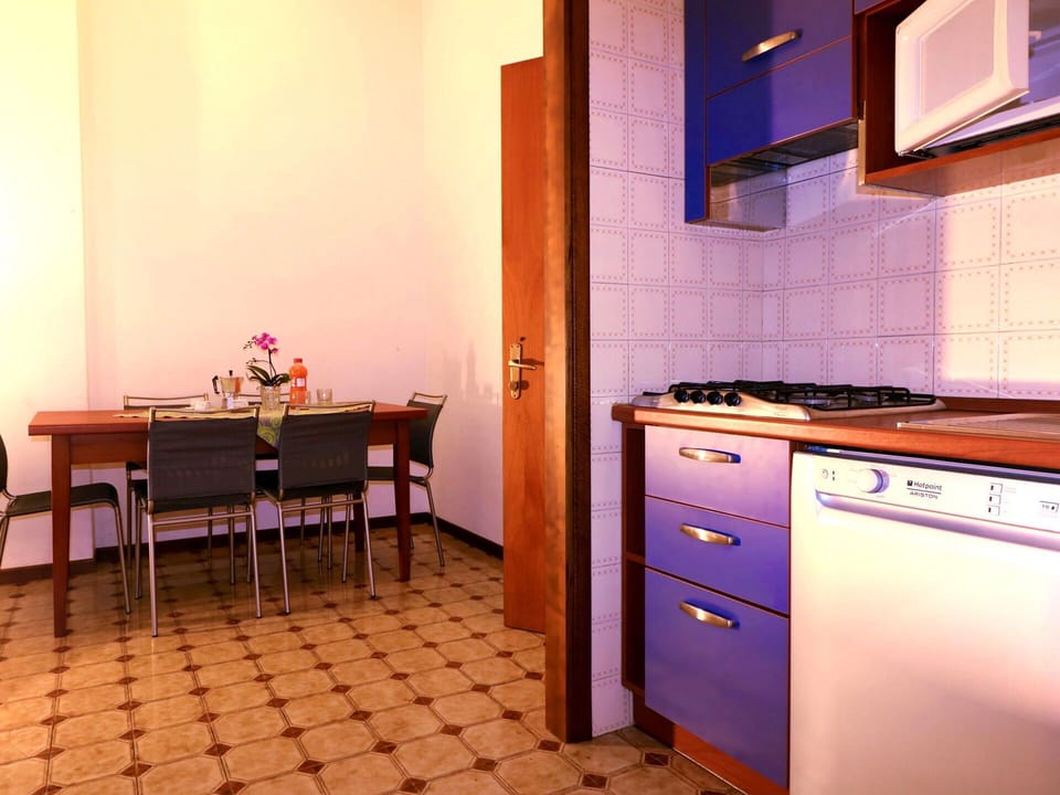 Autumn, Kitchen, Spring, Summer