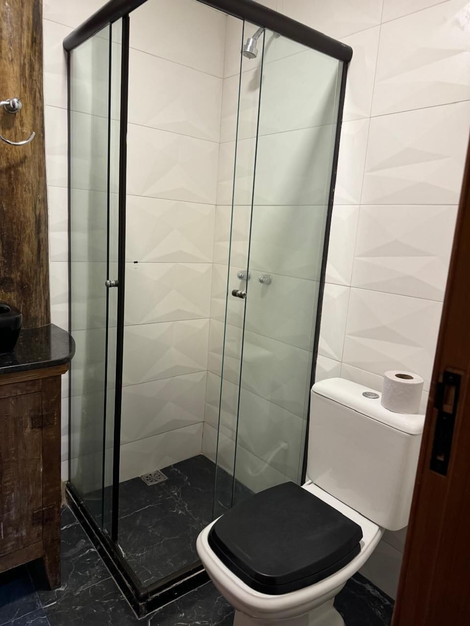 Standard Double Room | Bathroom | Shower, free toiletries, hair dryer, towels