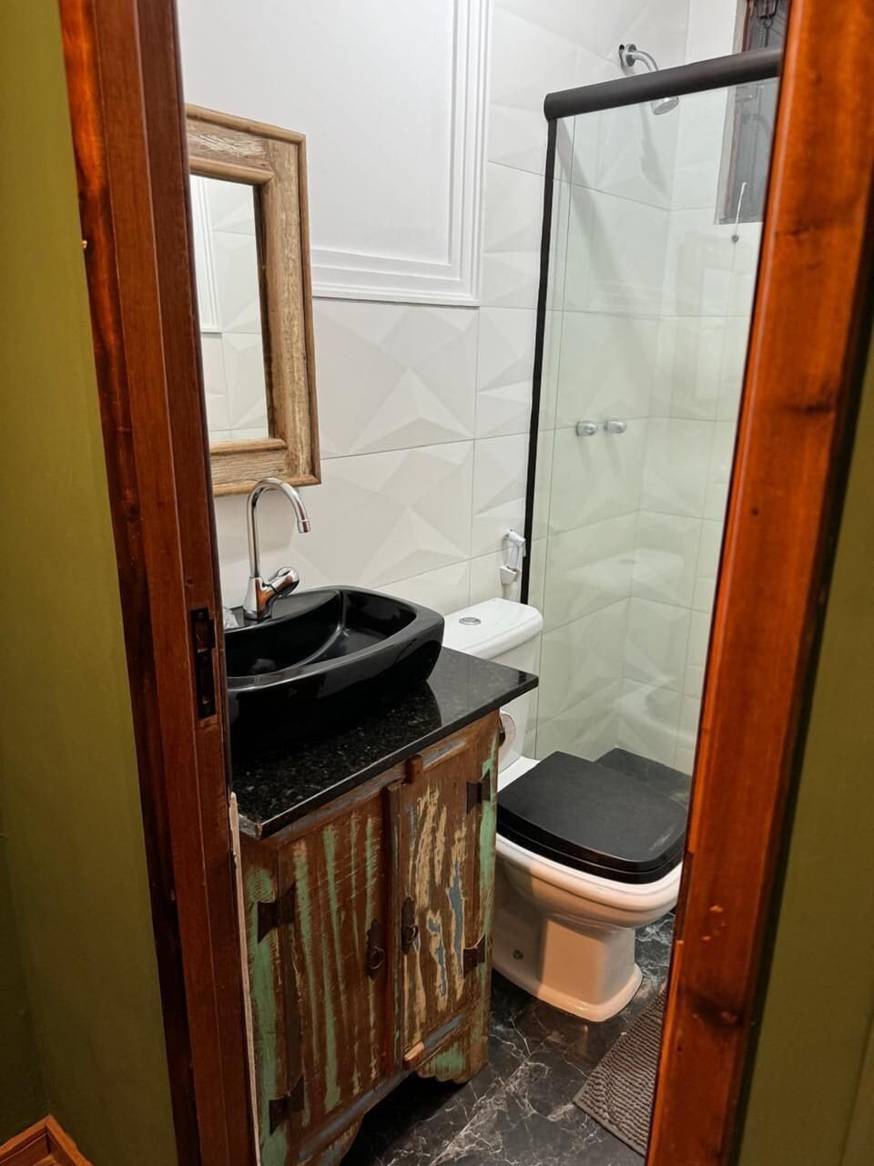 Standard Double Room | Bathroom | Shower, free toiletries, hair dryer, towels