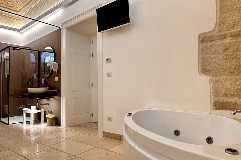 Vasca idromassaggio, bagno privato.