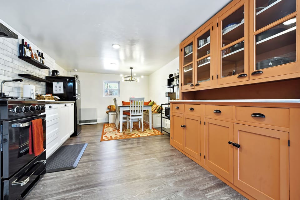 Fully stocked kitchen  and dining room with seating for 6!