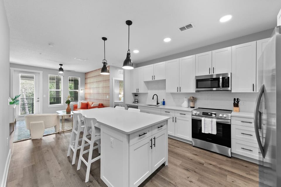 Gorgeous kitchen, packed with all the amenities you could need!