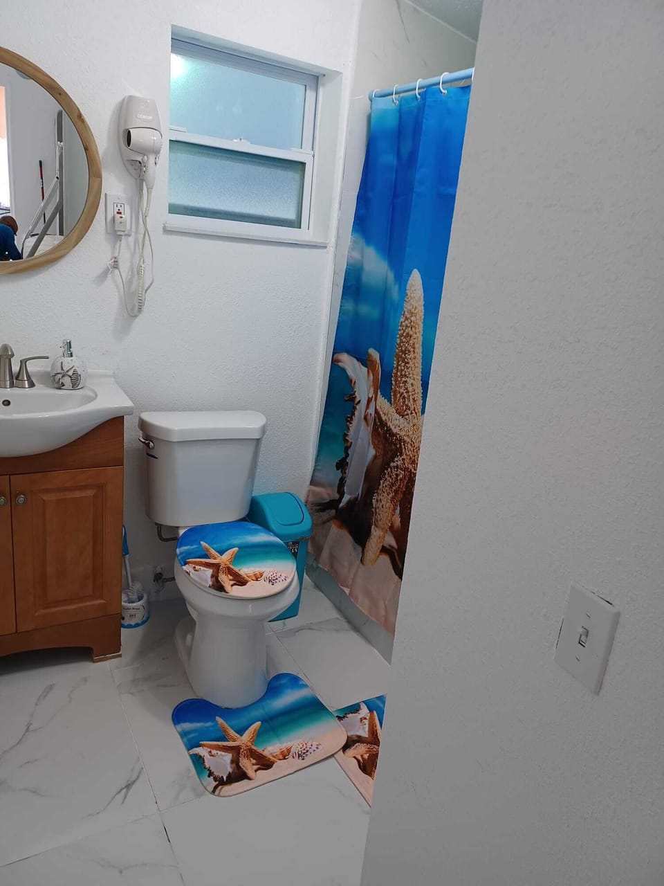 Private entrance, bedroom with bathroom attached. You don't share bunkbed