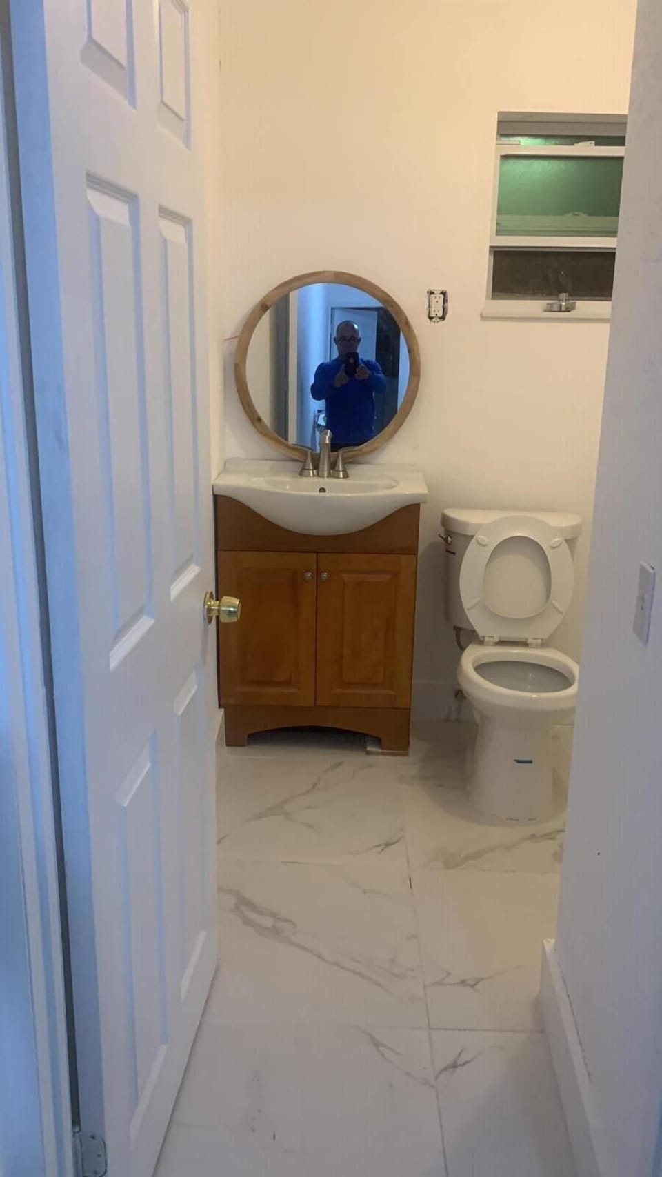 Private entrance, bedroom with bathroom attached. You don't share bunkbed