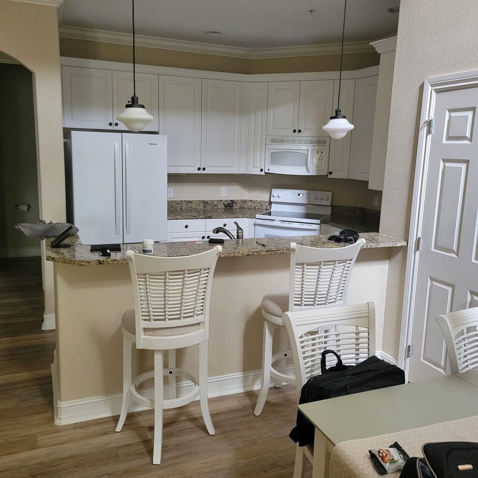 Breakfast Bar & Kitchen
