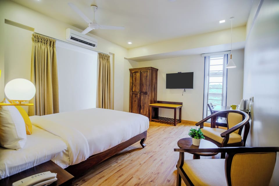 In-room safe, desk, laptop workspace, soundproofing