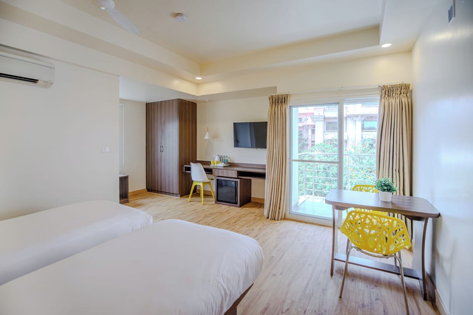 Executive Twin Room | In-room safe, desk, laptop workspace, soundproofing