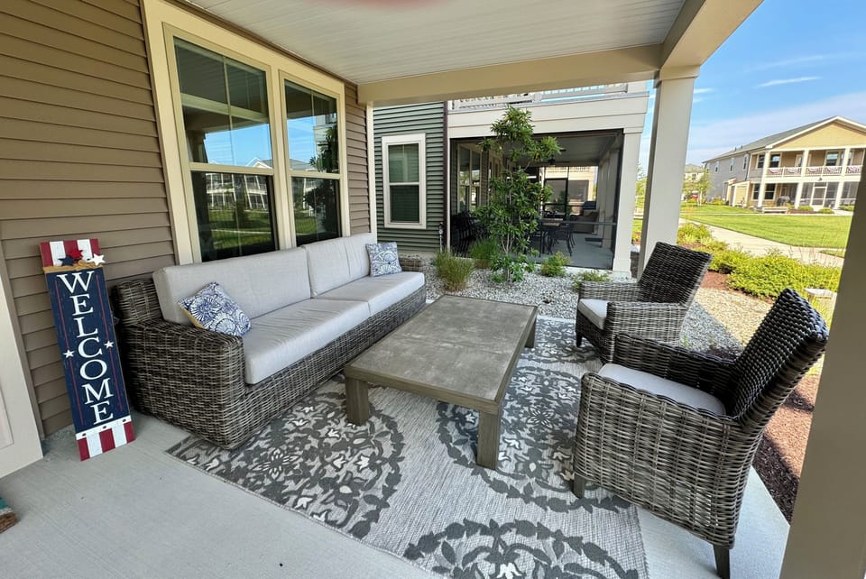 Patio/lounge area