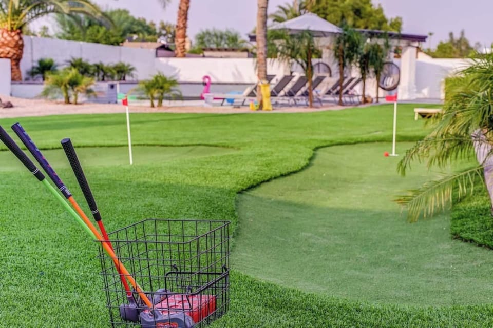 3 hole putting green!