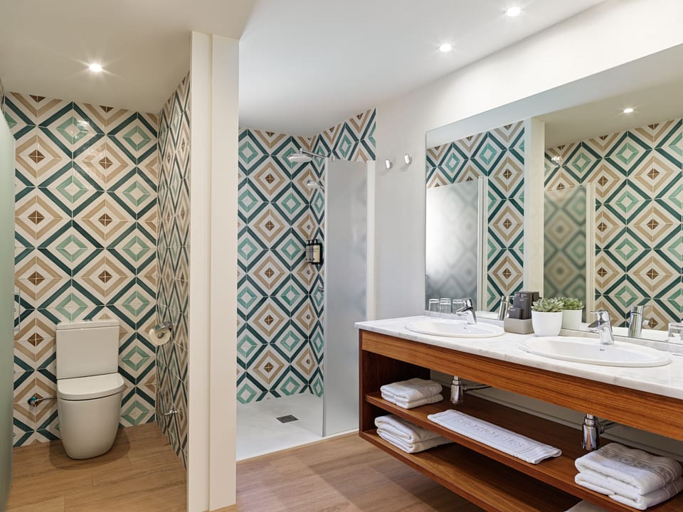 Eco-friendly toiletries, hair dryer, towels