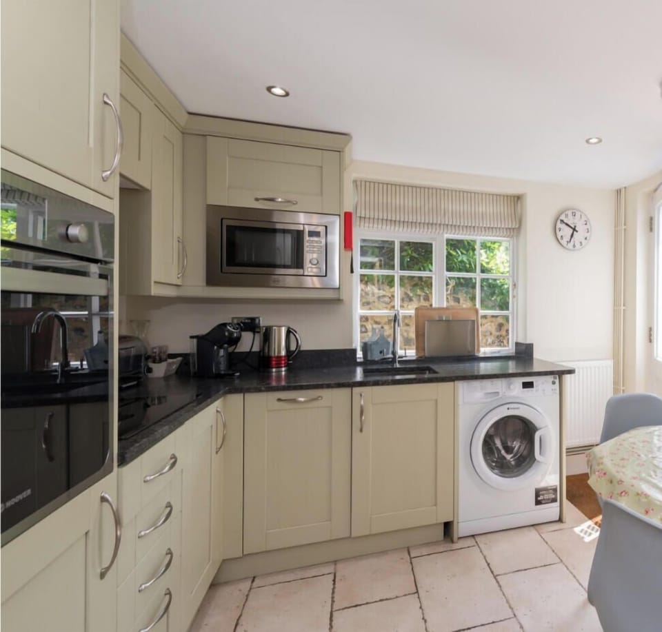 Kitchen - Starfish Cottage - Broadstairs - Kent - @seastayuk - seastay.co.uk