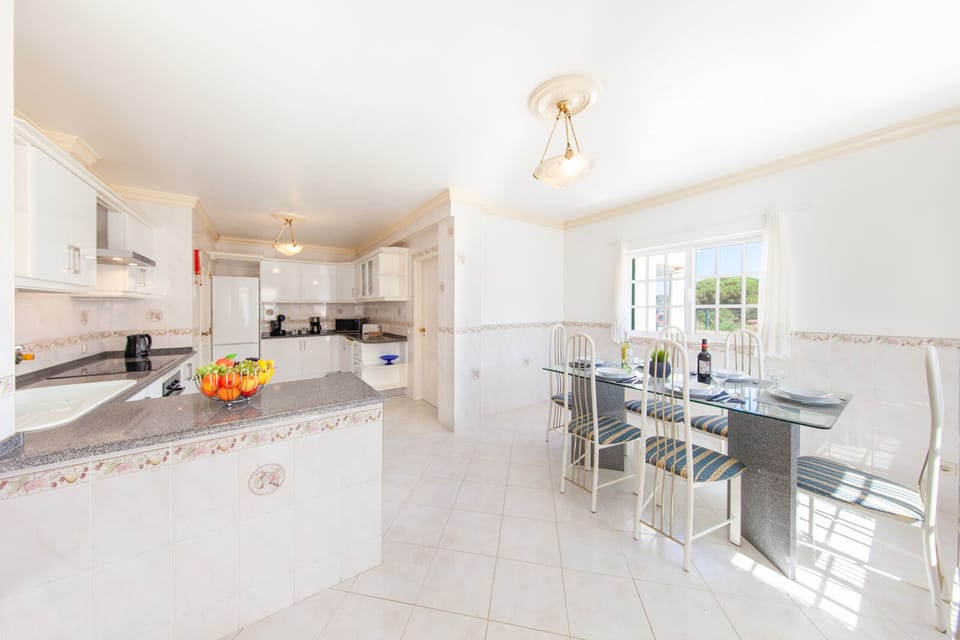 Microwave, oven, dishwasher, coffee/tea maker