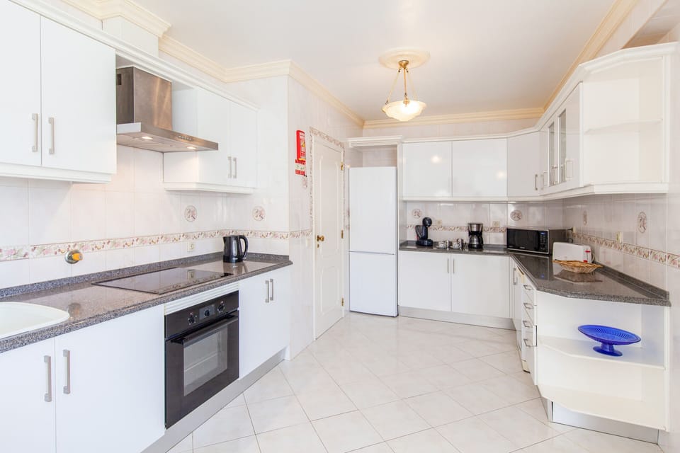 Microwave, oven, dishwasher, coffee/tea maker