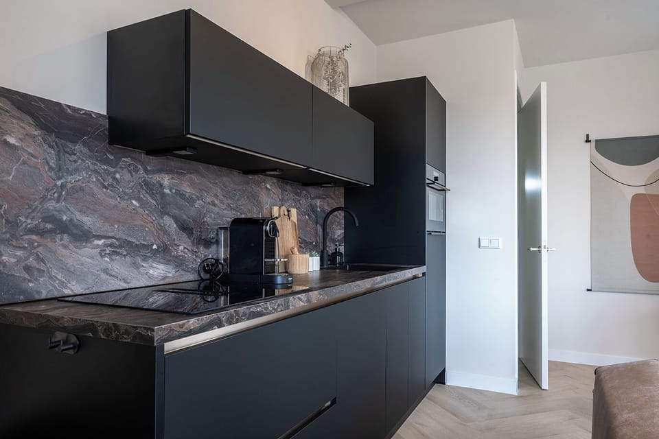 Whether you're a gourmet cook or a beginner, this kitchen has it all.