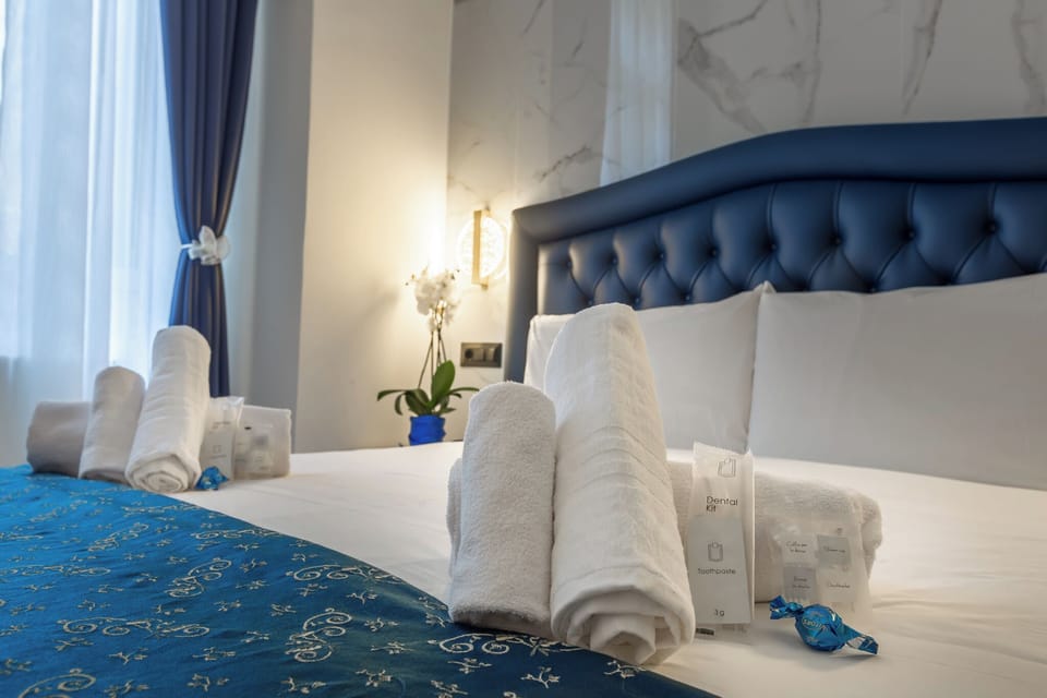 Luxury Room | In-room safe, desk, laptop workspace, soundproofing