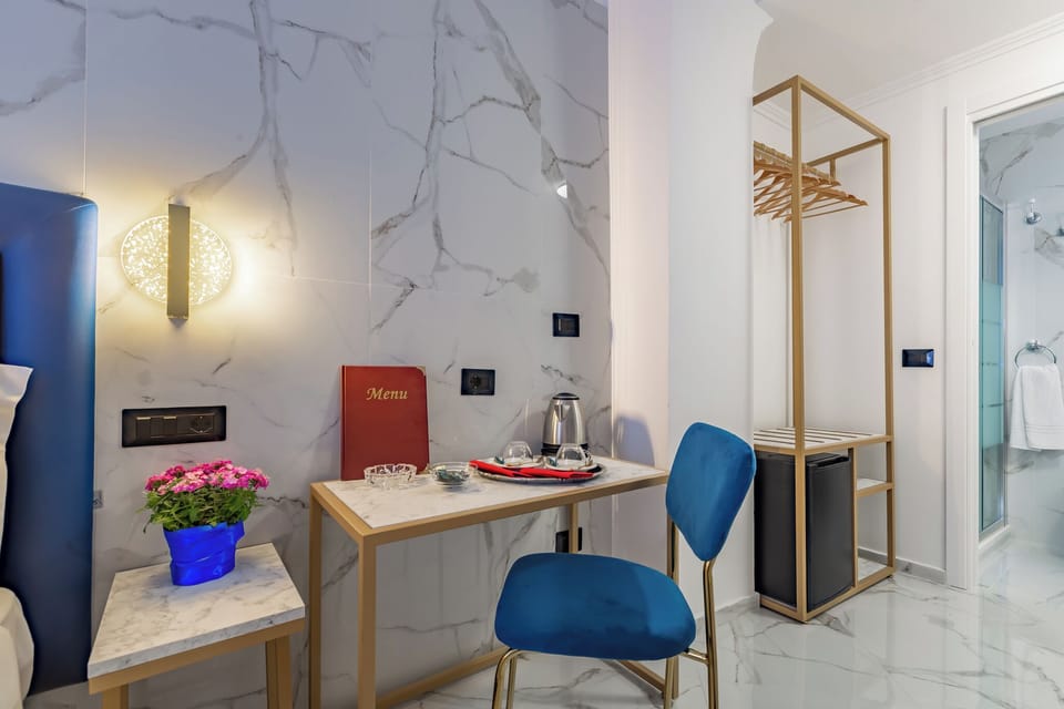 Luxury Room | In-room safe, desk, laptop workspace, soundproofing