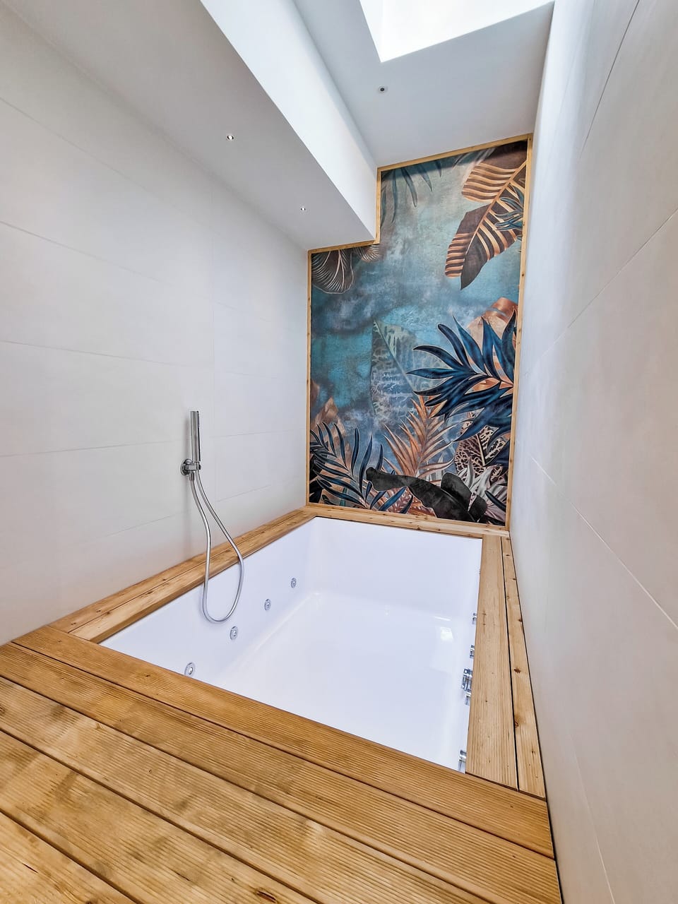 Romantic Suite | Bathroom | Shower, hair dryer, slippers, bidet