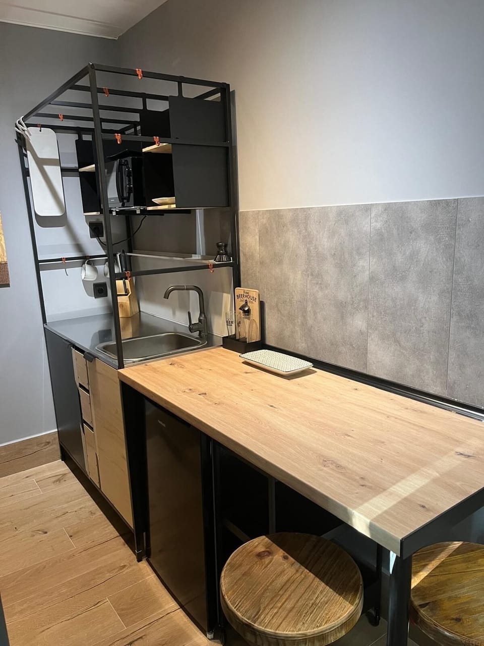 Comfort Studio | Private kitchen | Mini-fridge, microwave, stovetop, cookware/dishes/utensils