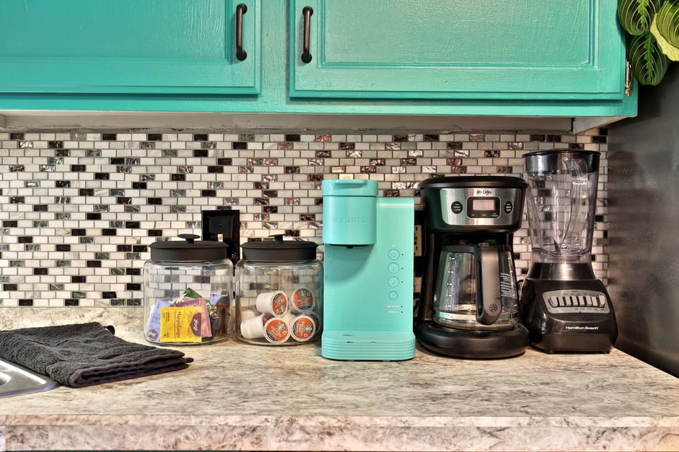 Condo, 1 Bedroom | Private kitchen | Fridge, oven, coffee/tea maker, toaster