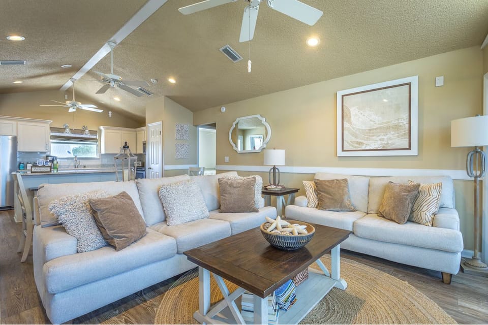 Enjoy the binoculars, books & games in the living room
