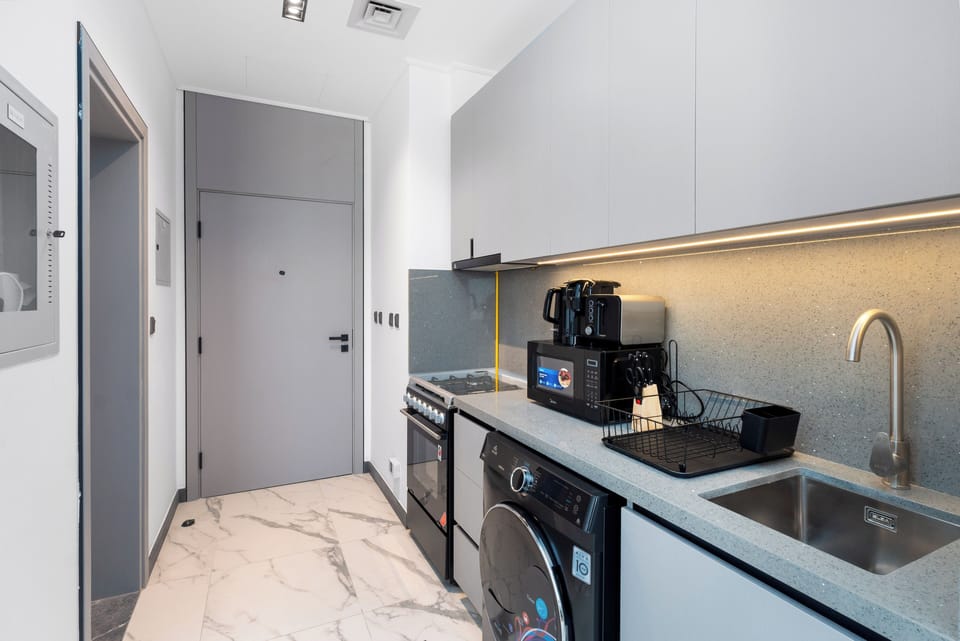 Standard Studio, Balcony, City View | Private kitchen | Fridge, microwave, oven, stovetop