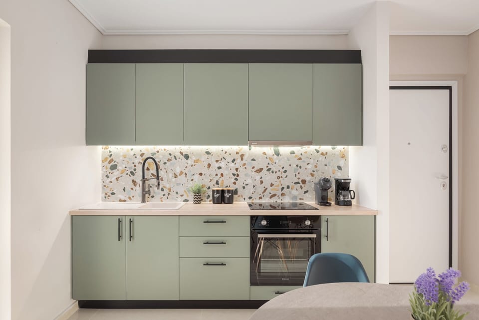 City Apartment | Private kitchen | Full-size fridge, microwave, oven, stovetop