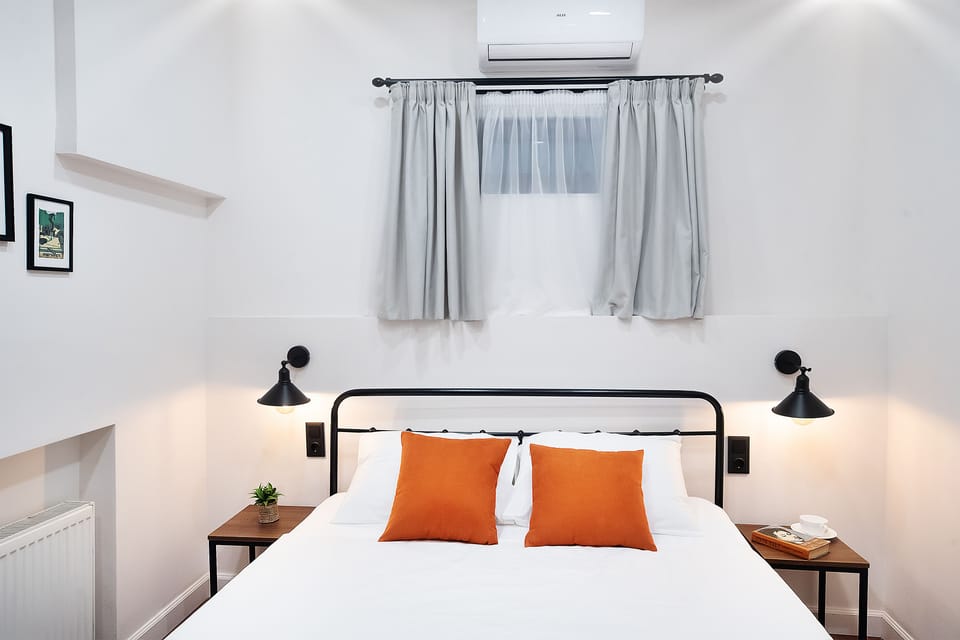 Double Room (II) | Blackout drapes, iron/ironing board (on request), WiFi (free)