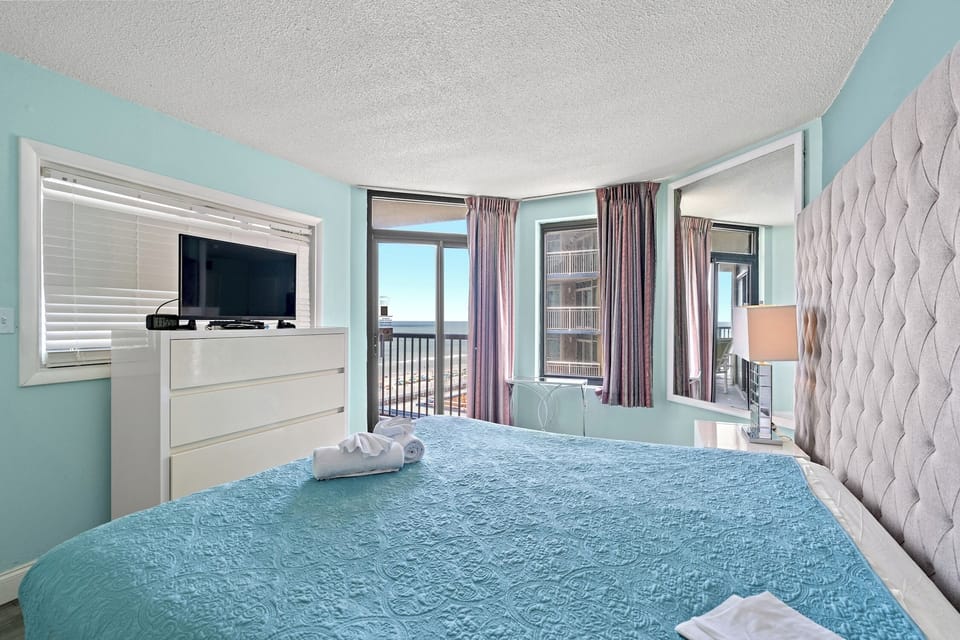 Wake up and walk out onto the balcony. Just look at that view! Fabulous!