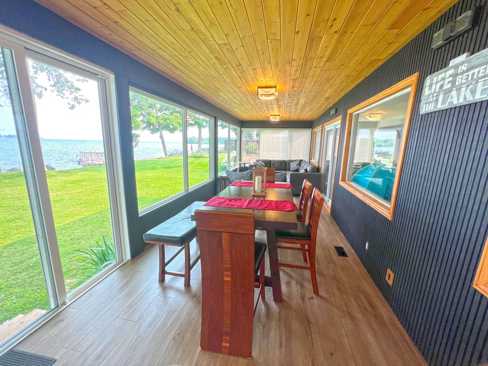 Dining area in Sunroom