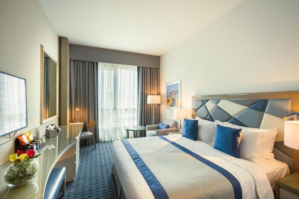 Classic Double Room | Desk, laptop workspace, blackout drapes, soundproofing