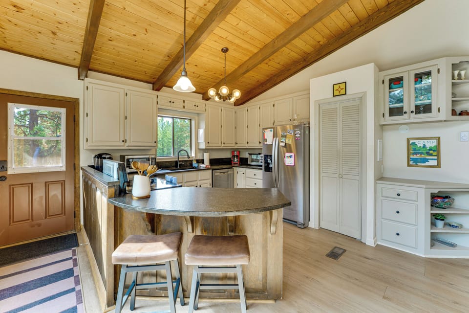 Kitchen | Cooking Basics | Dishwasher | Keurig & Drip Coffee Makers | Main Level