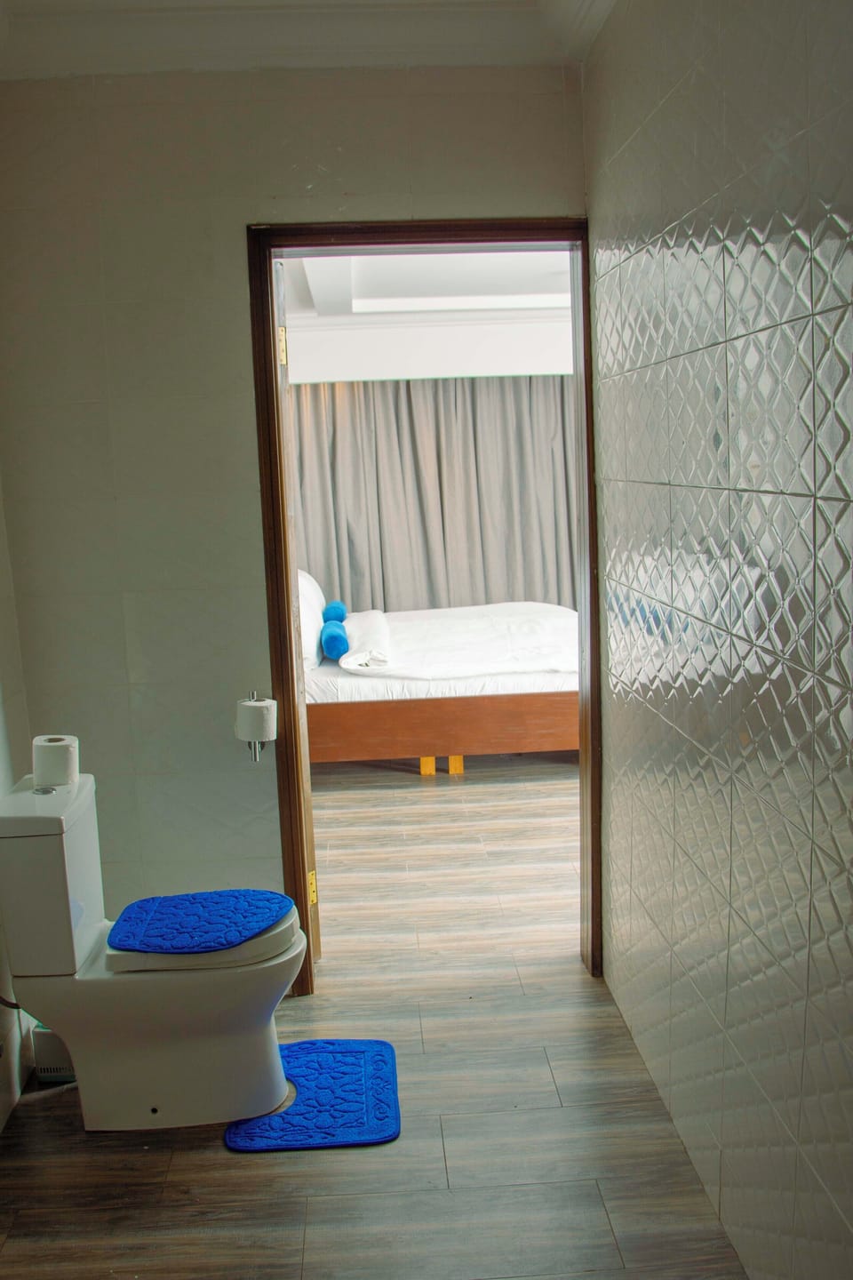 Deluxe Penthouse, City View | Bathroom | Shower, free toiletries, soap, toilet paper