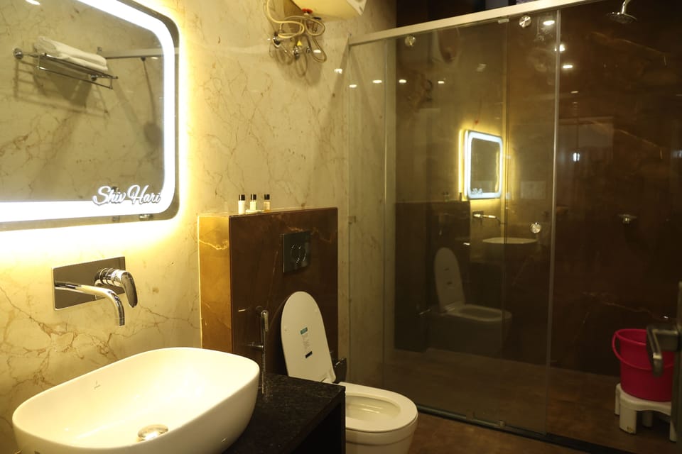 Super Deluxe | Bathroom | Shower, rainfall showerhead, free toiletries, hair dryer (on request)