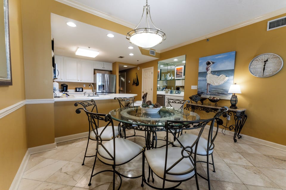 Dining Kitchen Area