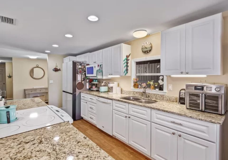 Full kitchen complete with electric stove, dishwasher, microwave