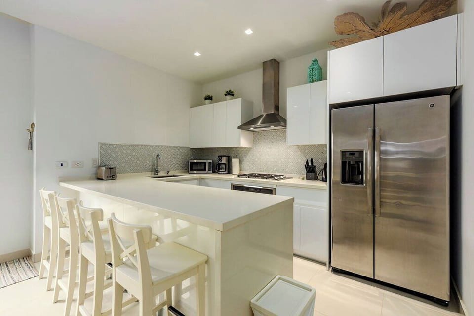 Welcome to our culinary haven. Dine in style at our Inviting dining area, seamlessly connected to the kitchen counter. Enjoy culinary creations and warm conversations in this cozy space. ️