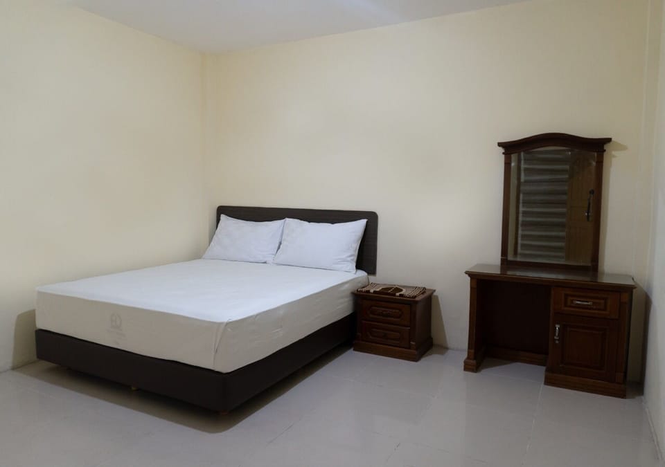 WiFi (free), bed sheets