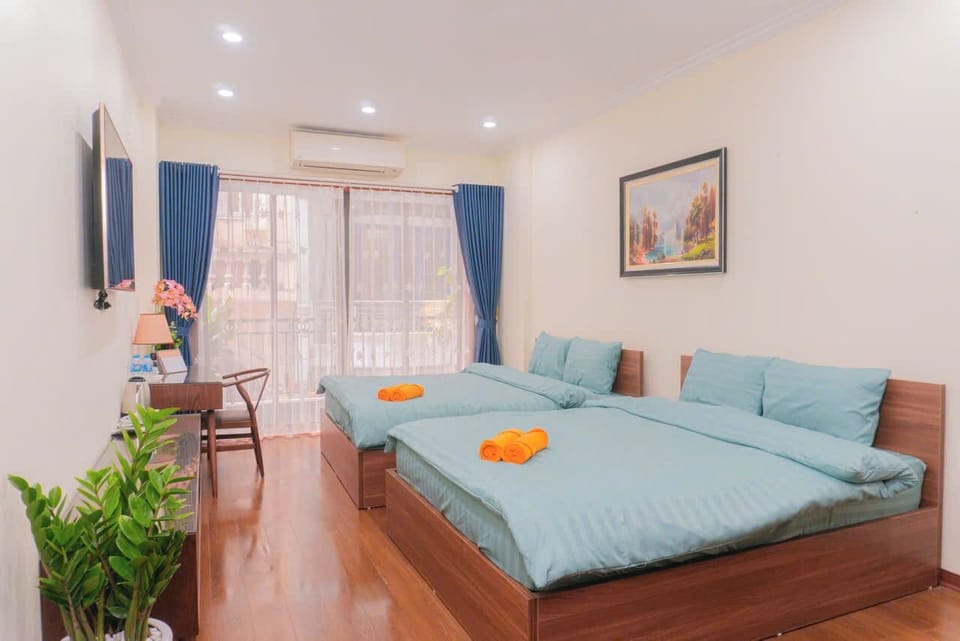 Down comforters, Tempur-Pedic beds, free WiFi, bed sheets