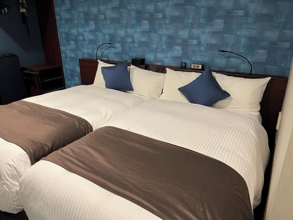 Twin Room | In-room safe