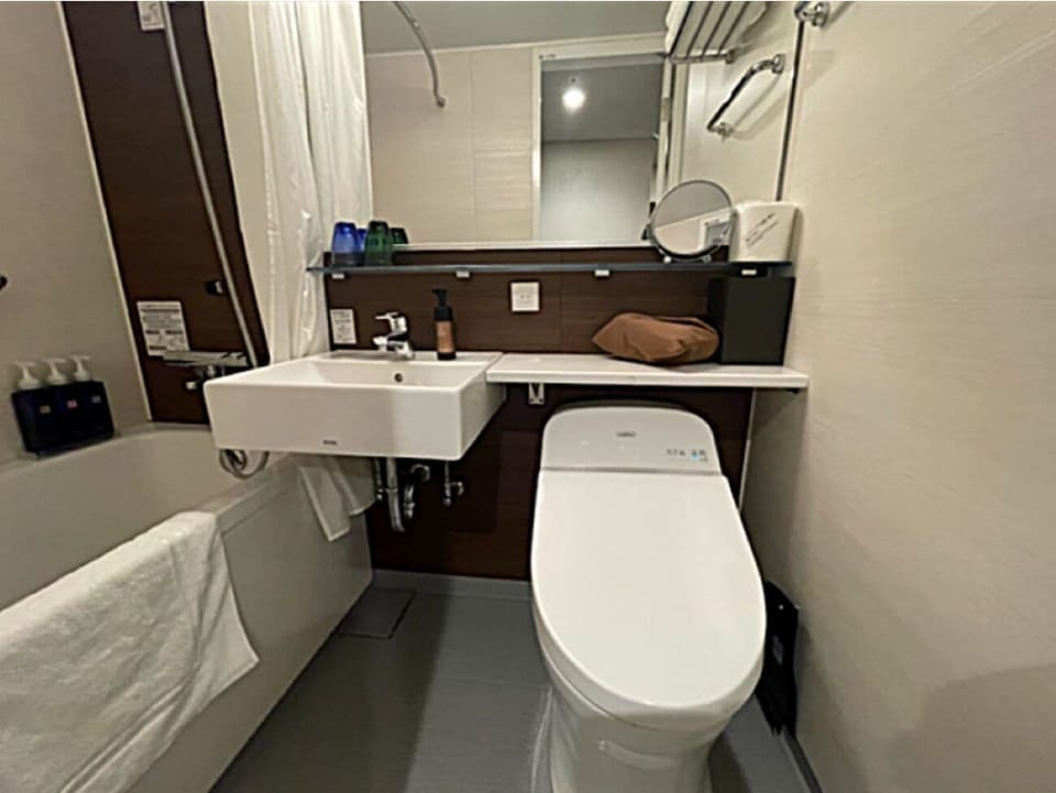 Comfort Twin Room | Bathroom | Combined shower/tub, hair dryer, slippers, towels
