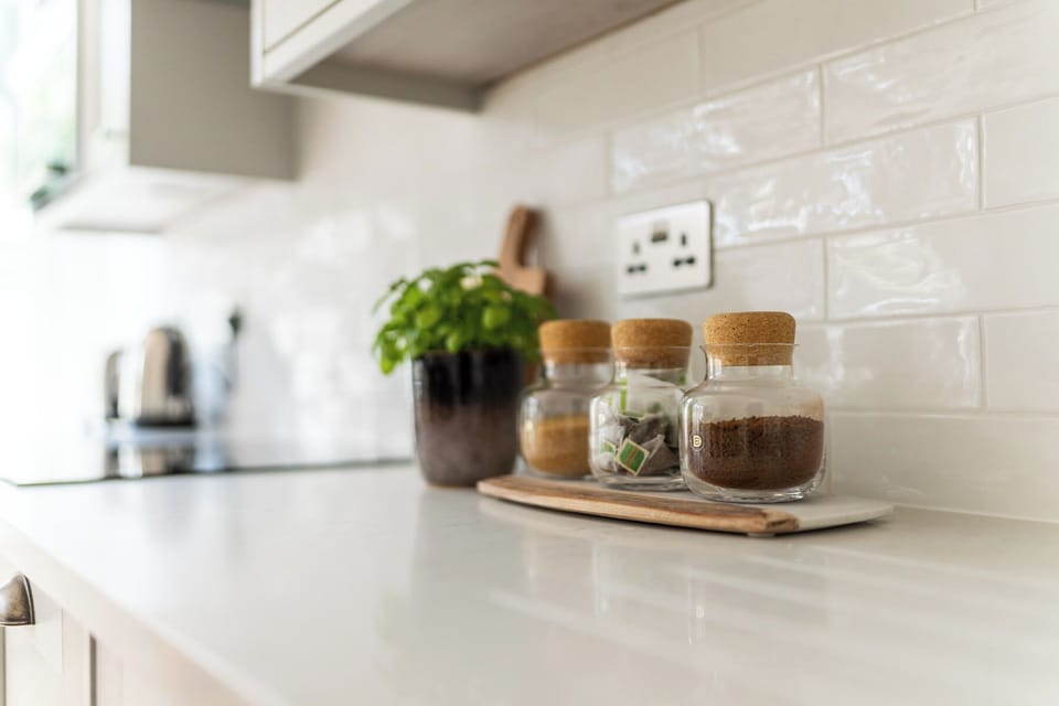 Mini-fridge, microwave, oven, stovetop