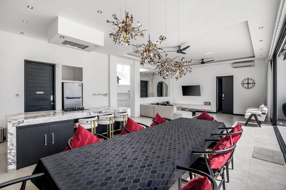 Deluxe Villa, 3 Bedrooms, Patio | Dining room