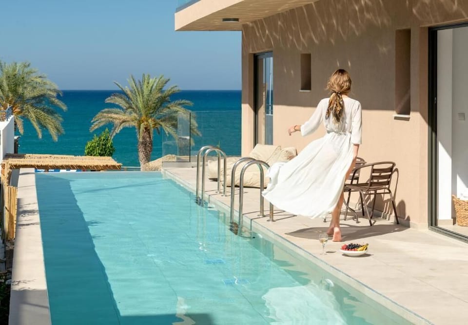 Seasonal outdoor pool, pool umbrellas, sun loungers