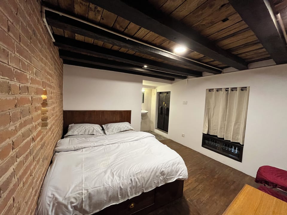 Classic Double Room | Desk, laptop workspace, free WiFi