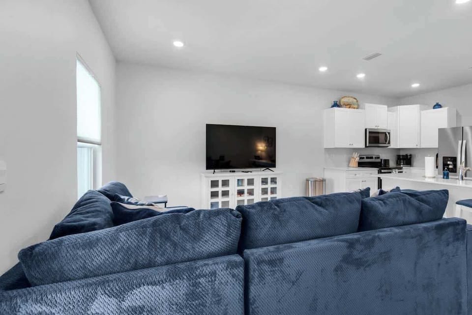 Living/Kitchen Area