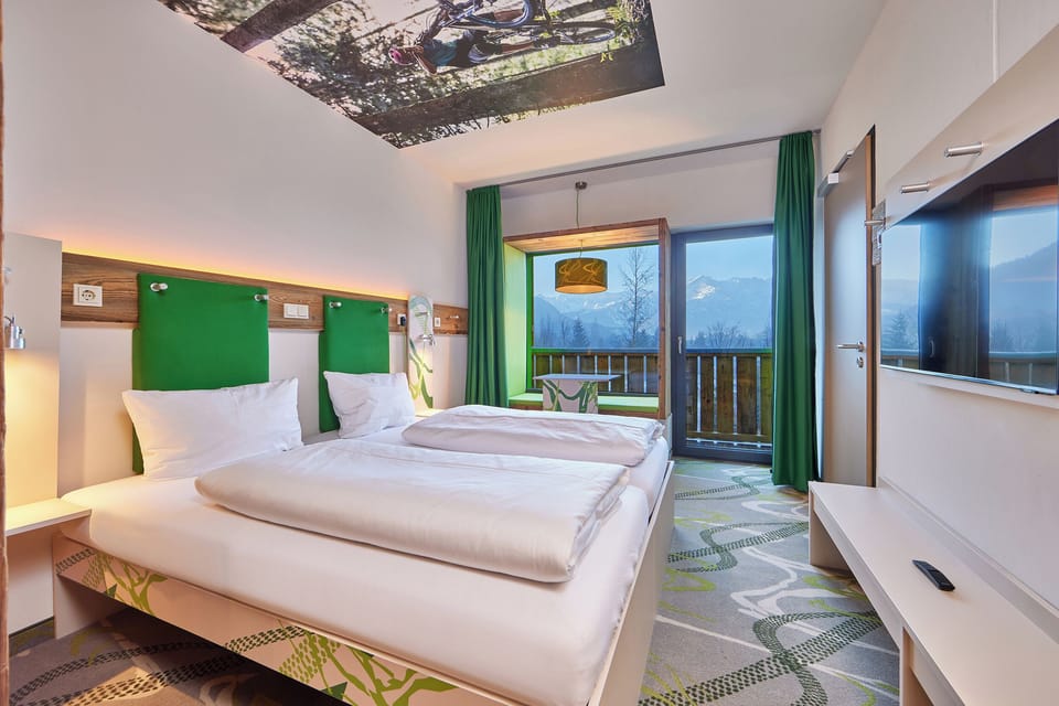 Double Room | Hypo-allergenic bedding, in-room safe, blackout drapes, soundproofing